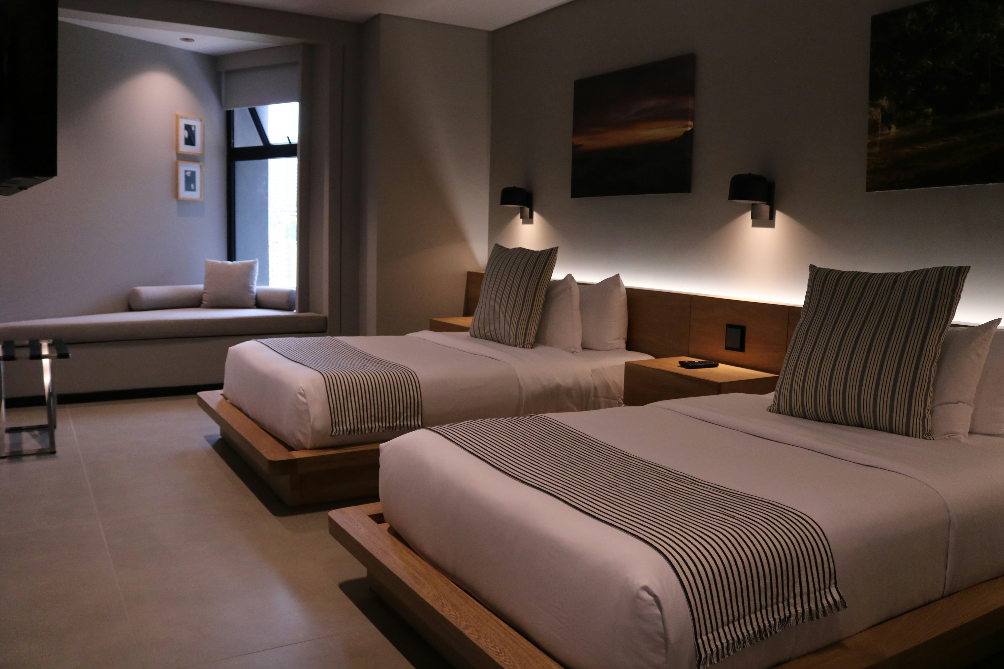 Deluxe King room at Nelamir